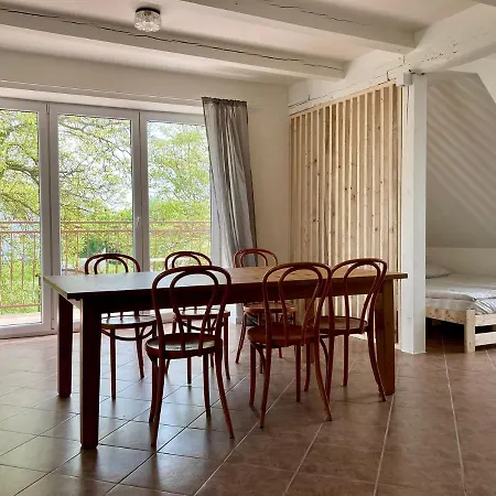 Dom Przy Jeziorze Gæstehus