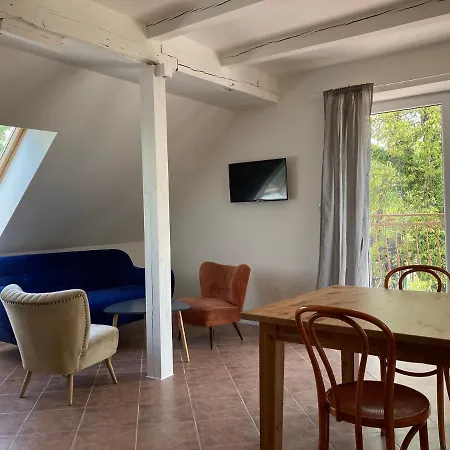 Dom Przy Jeziorze Gæstehus 3*